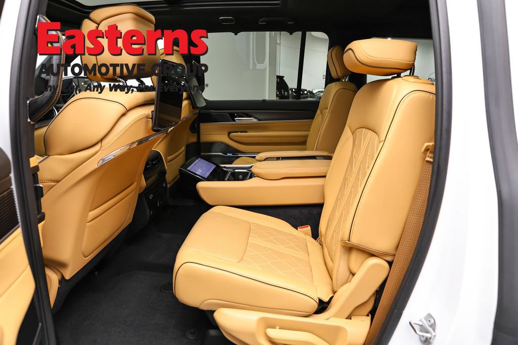 Used 2025 Jeep Grand Wagoneer Series III w/ Rear Seat Video Group 1 AWD/4WD image 23
