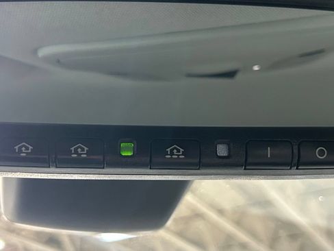 Used 2018 Toyota Prius Four FWD image 90