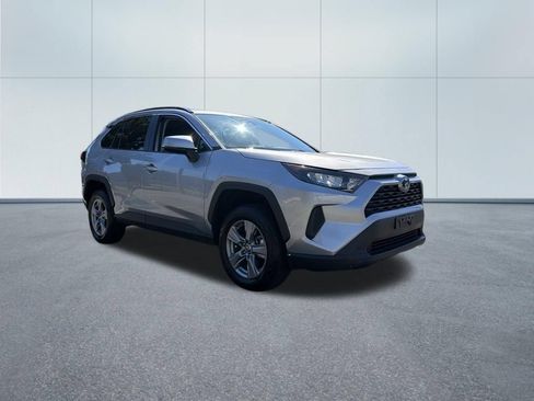 Used 2022 Toyota RAV4 LE AWD/4WD image 4