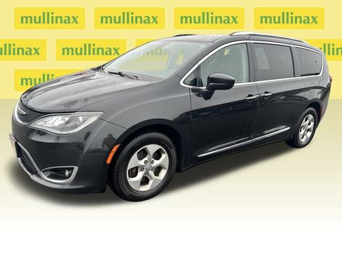 Used 2017 Chrysler Pacifica Touring-L Plus image 12