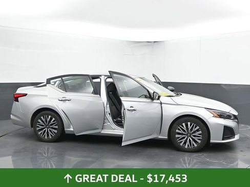 Used 2024 Nissan Altima 2.5 SV image 60