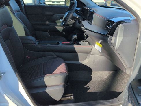 New 2026 Nissan Kicks SR AWD/4WD image 19