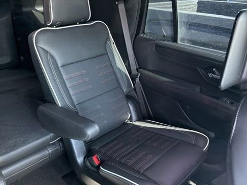Used 2025 GMC Yukon AT4 Ultimate image 6