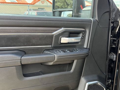 Used 2025 RAM 2500 Laramie AWD/4WD image 12