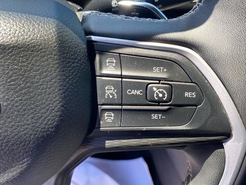 Used 2023 Jeep Grand Cherokee L Laredo AWD/4WD image 17