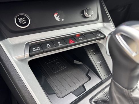 Used 2024 Audi Q3 2.0T Premium image 18