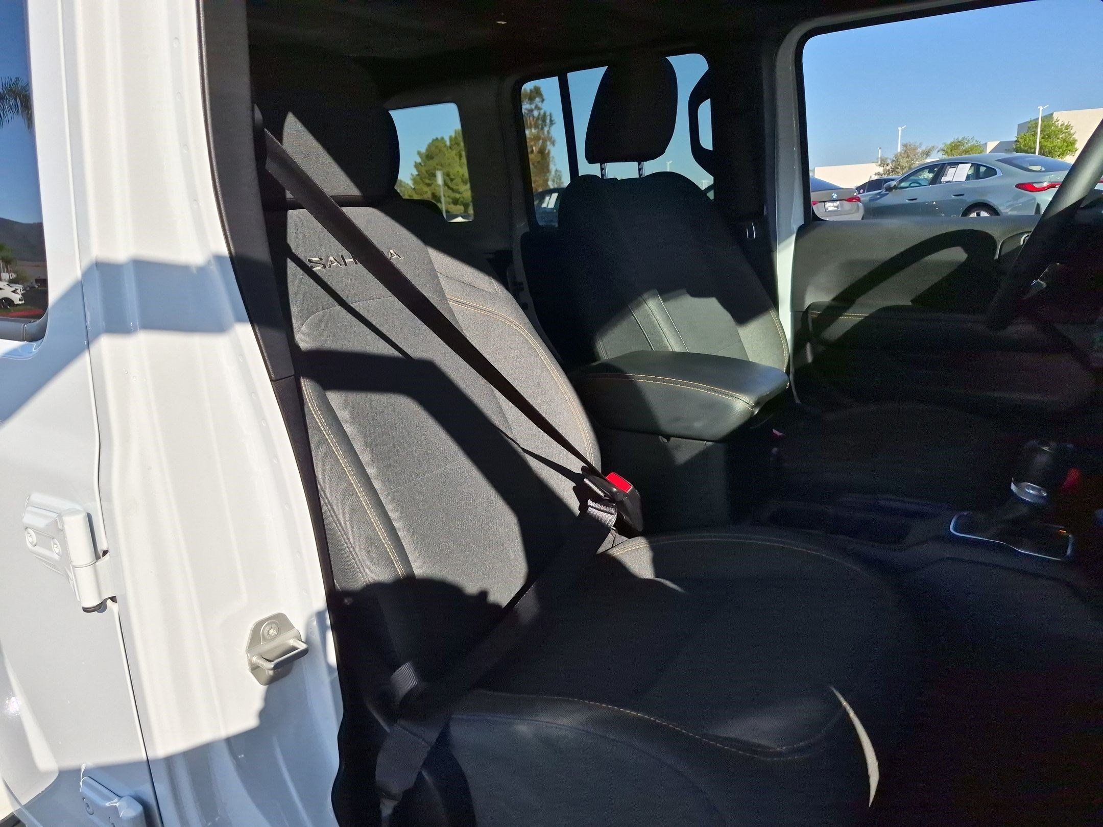 Used 2024 Jeep Wrangler Unlimited Sahara AWD/4WD image 31