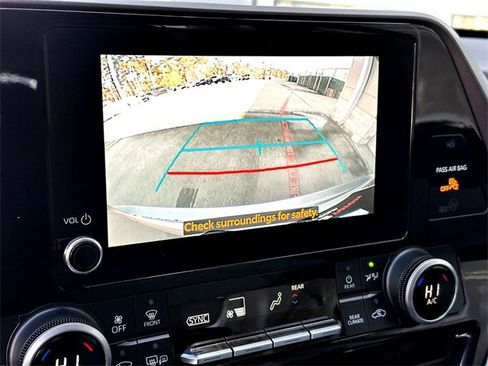 Used 2023 Toyota Highlander LE image 14