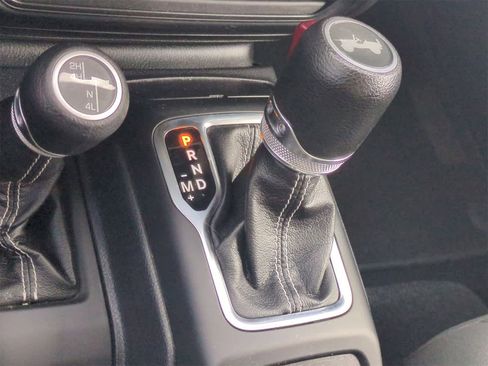 Used 2020 Jeep Wrangler Unlimited Sahara image 30