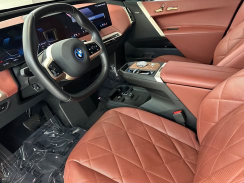 Certified 2024 BMW iX xDrive50 w/ Premium Package AWD/4WD image 4
