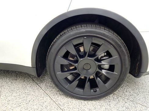 Used 2021 Tesla Model Y Long Range image 9
