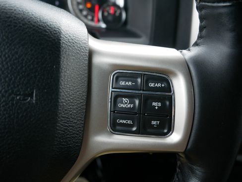 Used 2017 RAM 1500 Laramie image 29