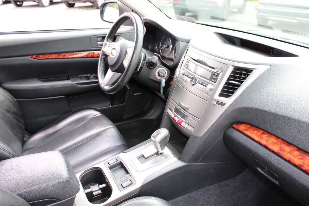 Used 2010 Subaru Outback 2.5i Limited AWD/4WD image 12