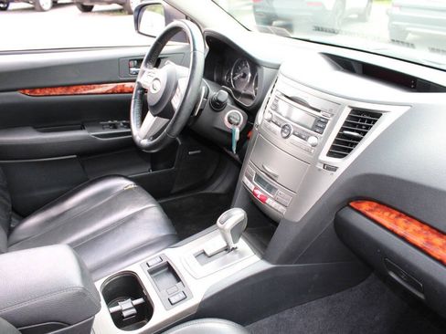 Used 2010 Subaru Outback 2.5i Limited AWD/4WD image 12