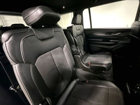 Used 2024 Jeep Grand Cherokee L Altitude AWD/4WD image 34