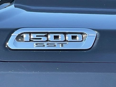 Used 2025 RAM 1500 Laramie AWD/4WD image 9