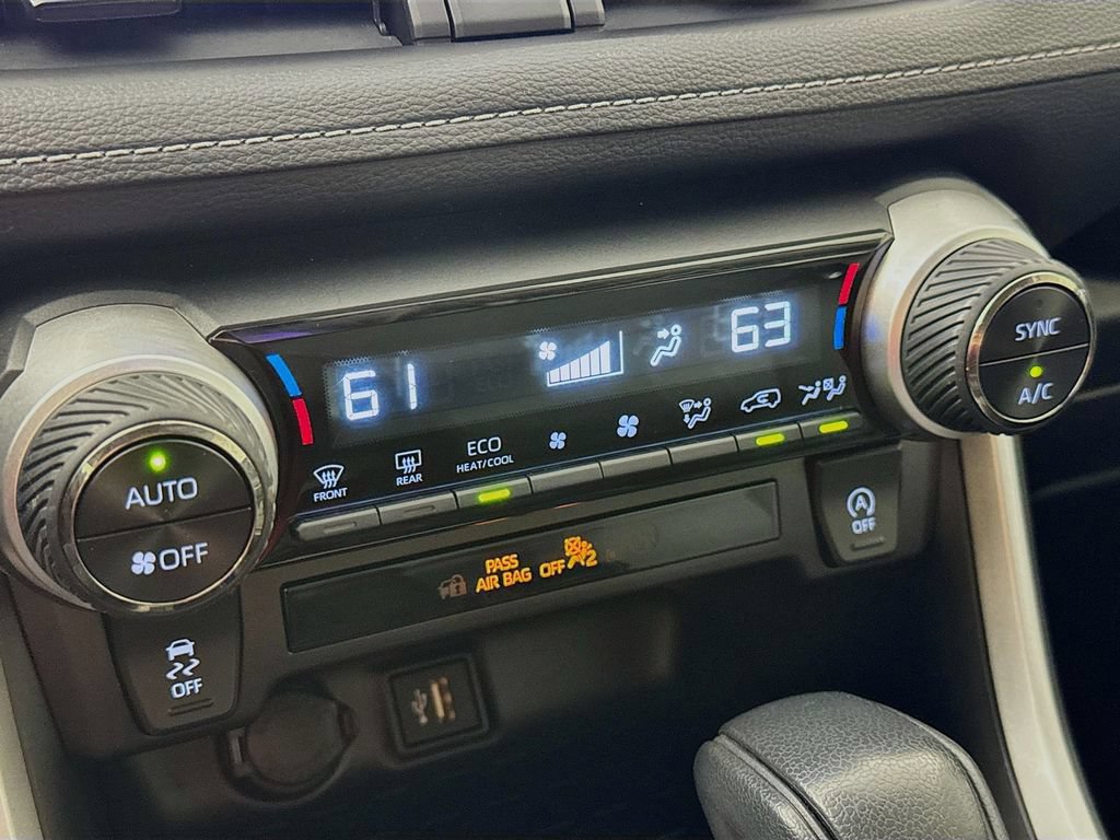 Used 2025 Toyota RAV4 XLE FWD image 19