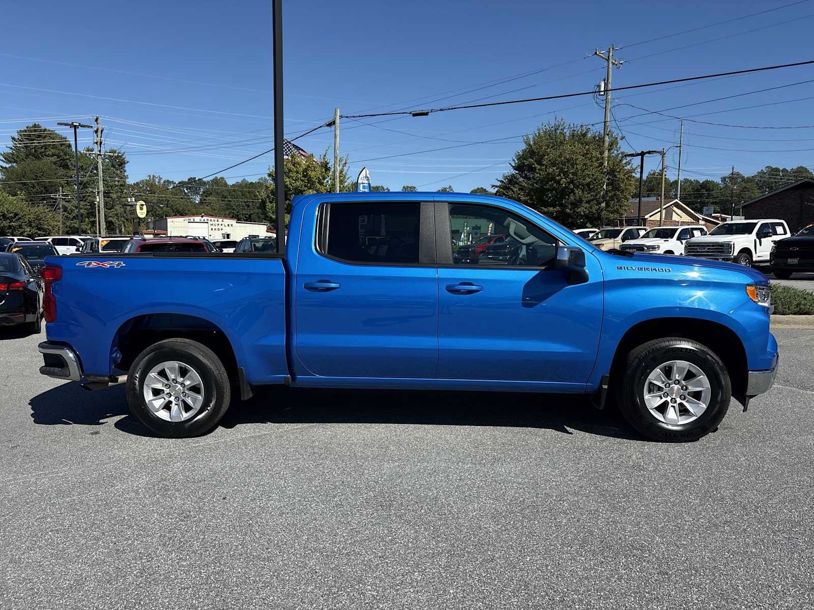Used 2025 Chevrolet Silverado 1500 LT AWD/4WD image 5