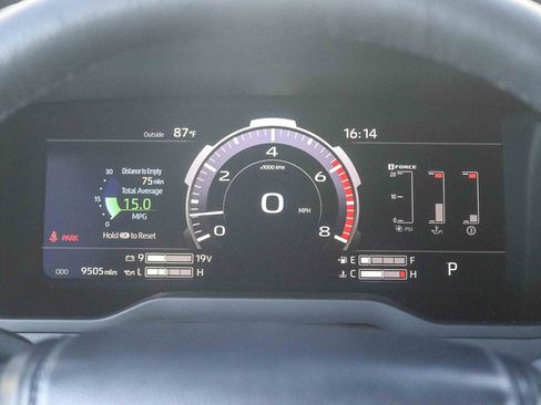 Used 2025 Toyota Tundra Limited AWD/4WD image 26
