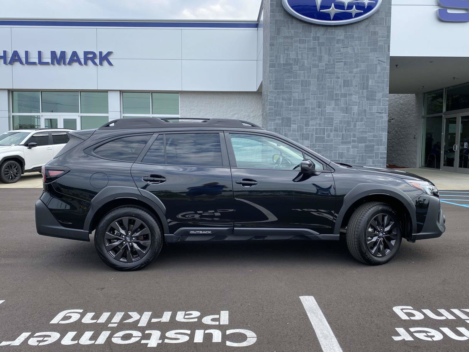 Used 2025 Subaru Outback Onyx Edition AWD/4WD image 2
