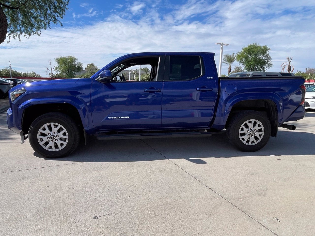 Used 2024 Toyota Tacoma SR5 AWD/4WD image 4