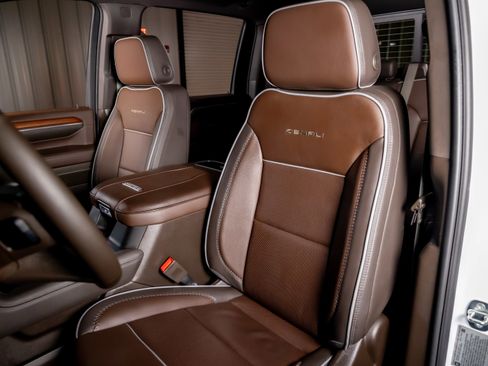 Used 2024 GMC Sierra 2500 Denali w/ Denali Reserve Package AWD/4WD image 4