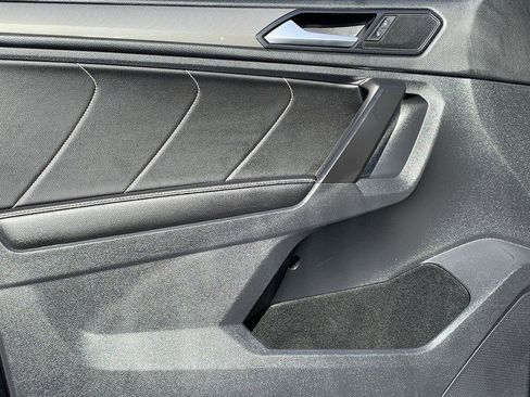 Used 2022 Volkswagen Tiguan SE image 13