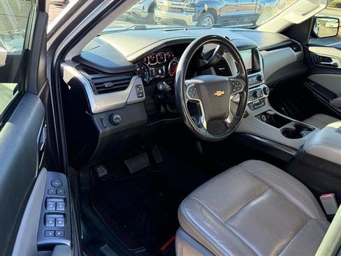 Used 2019 Chevrolet Suburban LT image 9