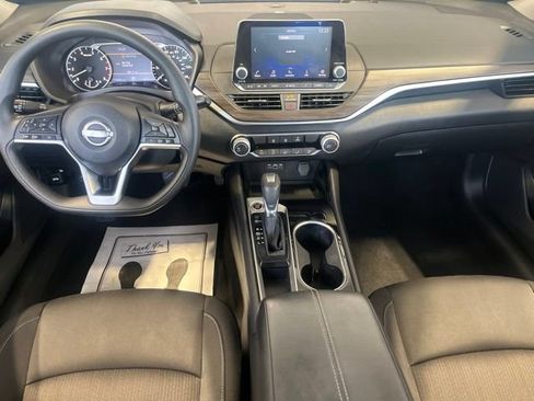 Used 2024 Nissan Altima 2.5 SV FWD image 11