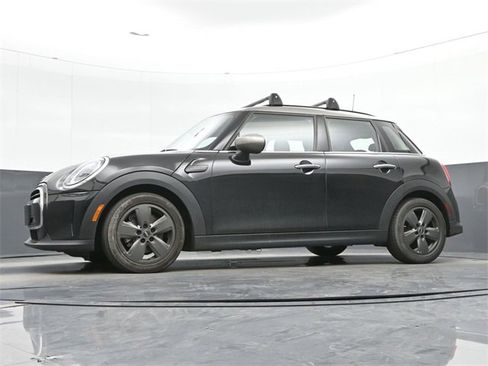 Used 2022 MINI Cooper 4-Door Hardtop image 16