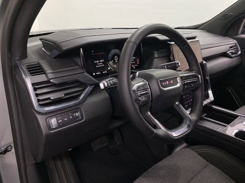 Used 2025 GMC Acadia Elevation image 2