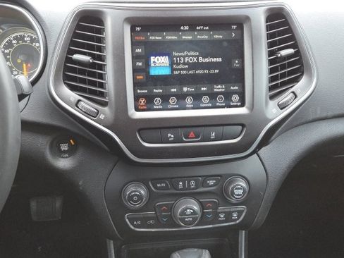 Used 2021 Jeep Cherokee Trailhawk image 17