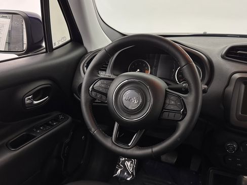Used 2018 Jeep Renegade Altitude w/ Safety & Security Group FWD image 25