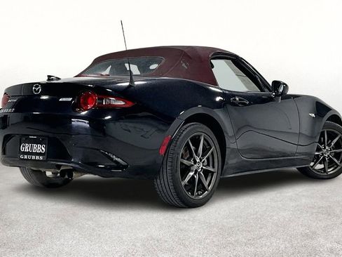 Used 2018 MAZDA MX-5 Miata Grand Touring image 2