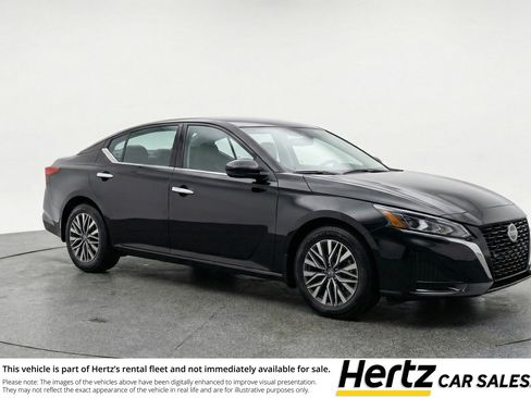 Used 2025 Nissan Altima 2.5 SV image 1