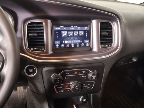 Used 2018 Dodge Charger SXT image 5