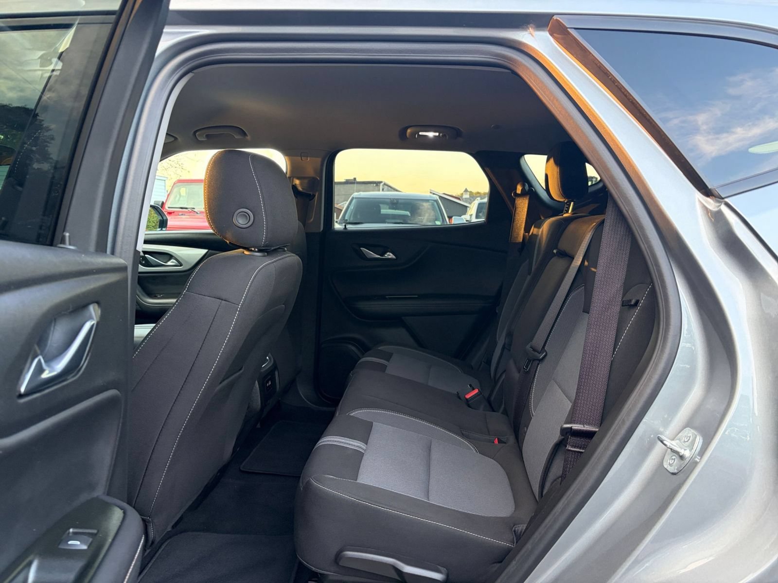 Used 2025 Chevrolet Blazer LT FWD image 26
