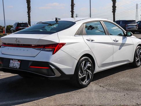 Used 2025 Hyundai Elantra SEL image 6