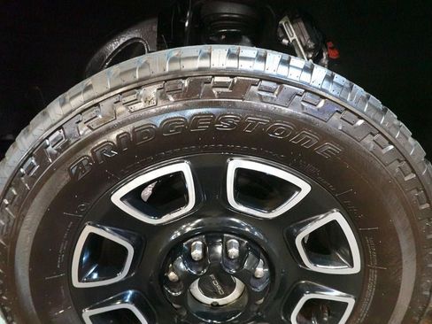 Certified 2025 Ford F250 Platinum w/ FX4 Off-Road Package AWD/4WD image 37
