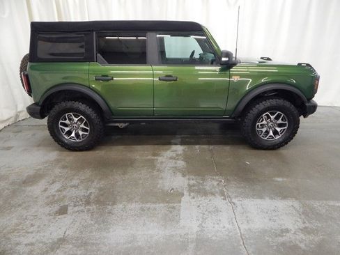 Used 2023 Ford Bronco Badlands image 2