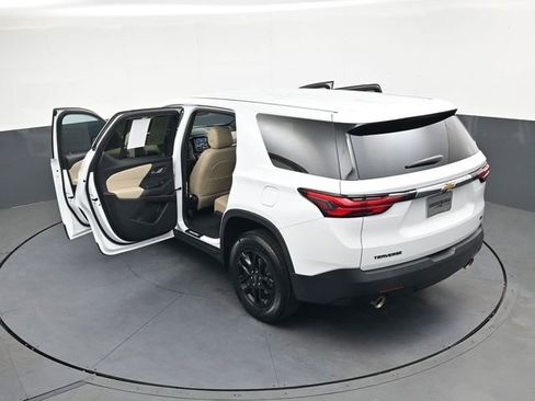 Used 2022 Chevrolet Traverse LS FWD image 39