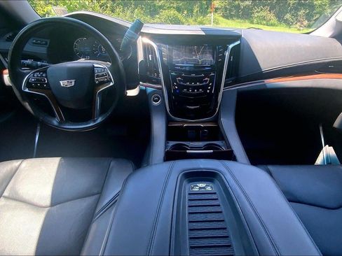 Used 2020 Cadillac Escalade Premium Luxury w/ LPO, Radiant Package AWD/4WD image 16