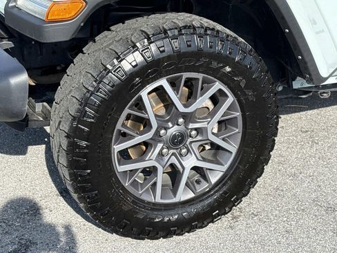 Used 2024 Jeep Wrangler Unlimited Sahara AWD/4WD image 29