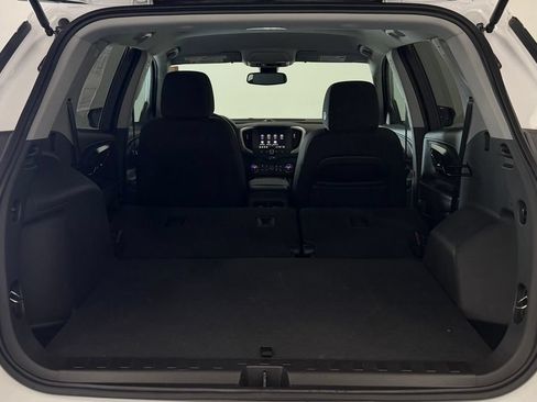 Used 2024 GMC Terrain SLE w/ Driver Convenience Package FWD image 25