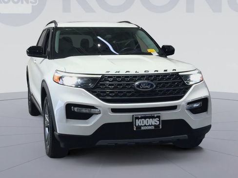 Used 2023 Ford Explorer XLT w/ Equipment Group 202A AWD/4WD image 4