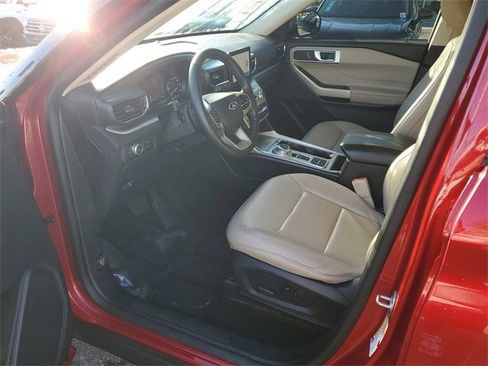 Used 2021 Ford Explorer XLT w/ Equipment Group 202A image 17