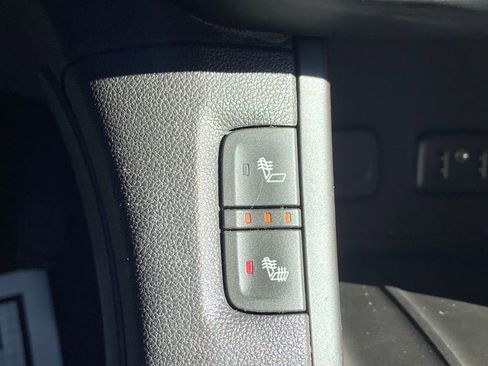 Used 2019 GMC Acadia SLE image 28