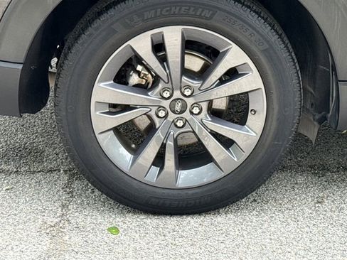 Used 2023 Ford Explorer XLT w/ Equipment Group 202A RWD image 9