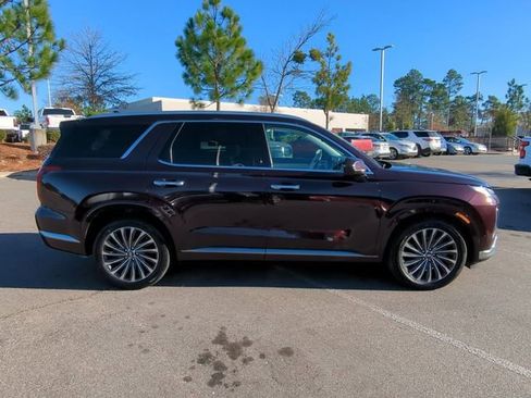 Used 2024 Hyundai Palisade Calligraphy image 3