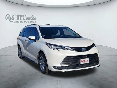Used 2021 Toyota Sienna Limited image 7